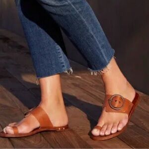 Beek Swift Loop Toe Sandal - Brown
Size:9